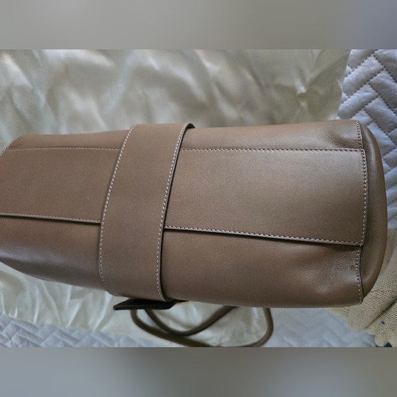 Roger Vivier EXCLUSIVE Small Retro Beige Satchel with Gold Buckle - Picture 15 of 15